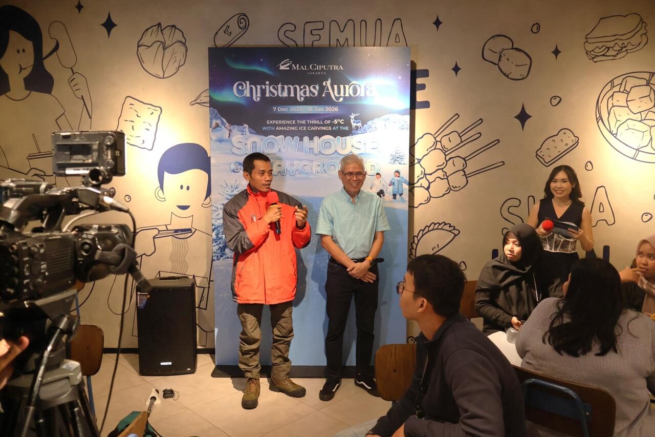 Ferry Irianto, General Manager Mal Ciputra Jakarta saat konferensi pers "Mal Ciputra Jakarta Menghadirkan Christmas Aurora" pada Jumat (12/12/2025). Pgroma spesial ini berlangsung 7 Desember 2025 - 18 Januari 2026 di area Center Court lantai Lower Ground. (Foto: Dok. Mal Ciputra Indonesia)