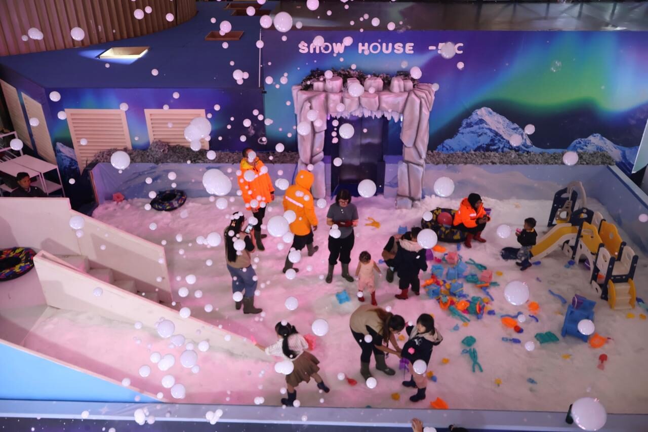 Ingin Liburan Natal Rasa Musim Dingin di Jakarta? Mal Ini Hadirkan Snow House –5 °C & Ice Carving Kelas Dunia!