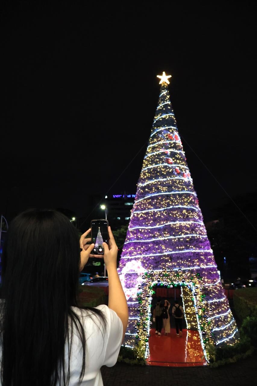 Mal Ciputra Jakarta Hadirkan Christmas Aurora: Perpaduan Seni Ice Carving, Salju, dan Suasana Aurora dalam Satu Event Spektakuler. (Foto: Dok. Mal Ciputra Jakarta)