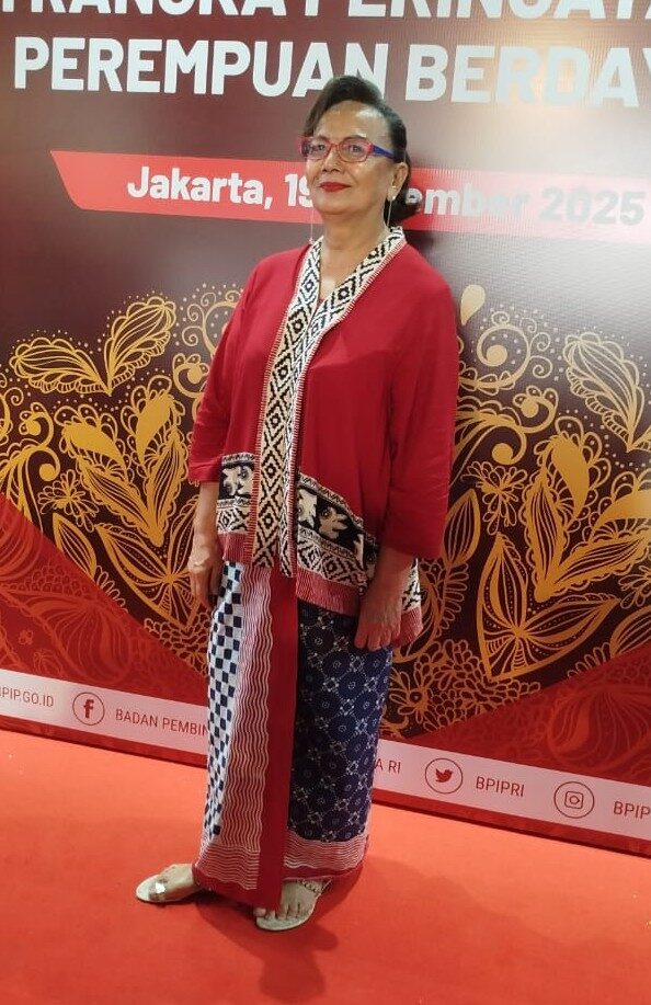 Aktris senior, Christine Hakim di acara Lokakarya Tematik bertajuk "Perempuan Menyapa, Perempuan Berdaya, Menuju Indonesia Emas 2045" di Auditorium Perpustakaan Nasional RI, Jakarta Pusat, Jumat (19/12/2025). (Foto: Urbanvibes/R Indriani)