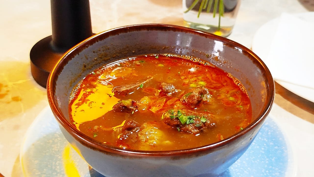 Sop iga sapi khas NEBRRS Coffee and Eatery. (Foto: Urbanvibes/R Indriani)