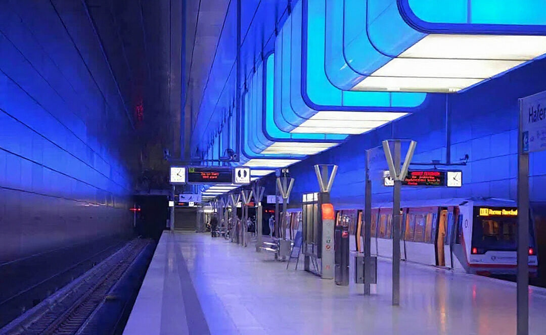 Cahaya Lampu LED Biru di Stasiun Tokyo Selamatkan Banyak Nyawa!