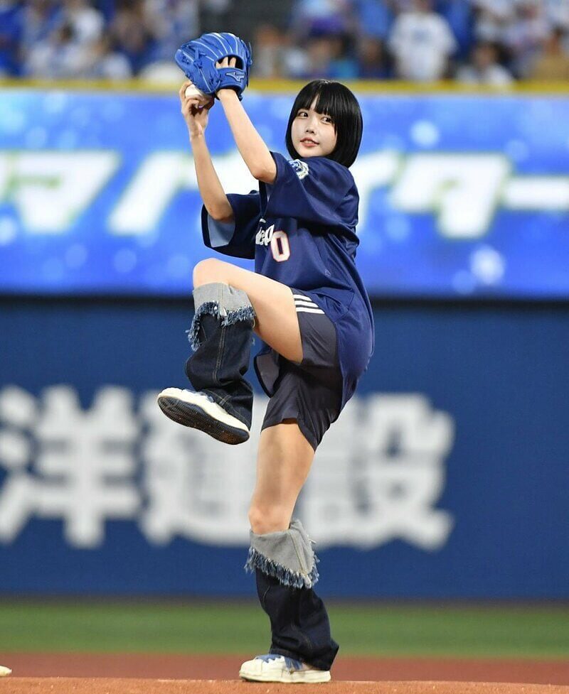 Viral di Jepang, Momen First Pitch Ano Berubah Jadi Kontroversi Pantsu