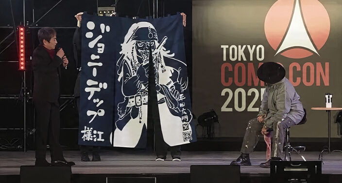 Johnny Depp Kejutan di Tokyo Comic Con 2025, Dapat Hadiah "Jack Sparrow versi One Piece" dari Eiichiro Oda!