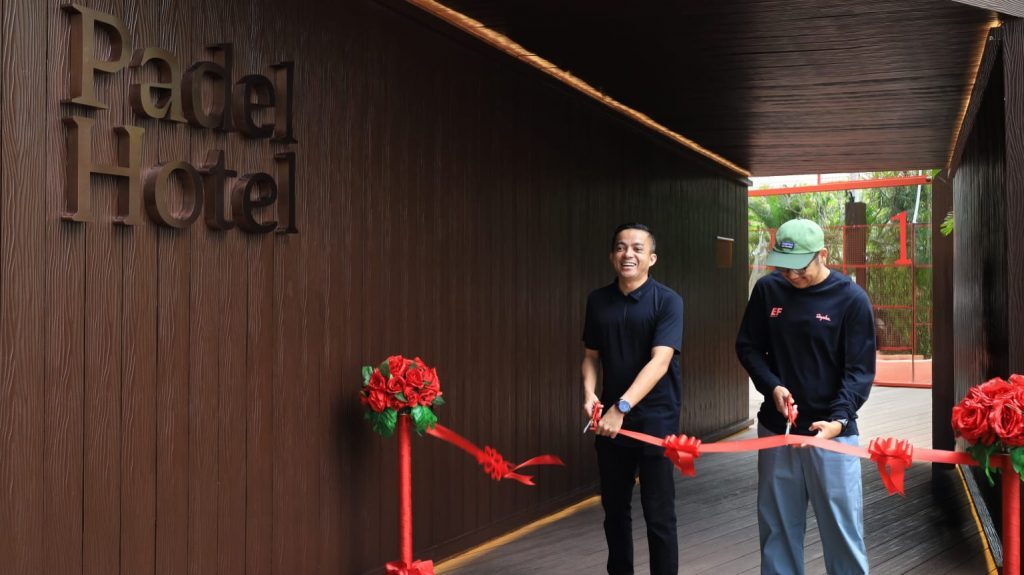 Dari kiri ke Kanan, Bapak Aldo Ricci selaku Owner Representative Mercure Tangerang BSD City dan Bapak Ben Sandy selaku Owner Representative Padel Hotel - sumber foto Mercure Tangerang BSD City