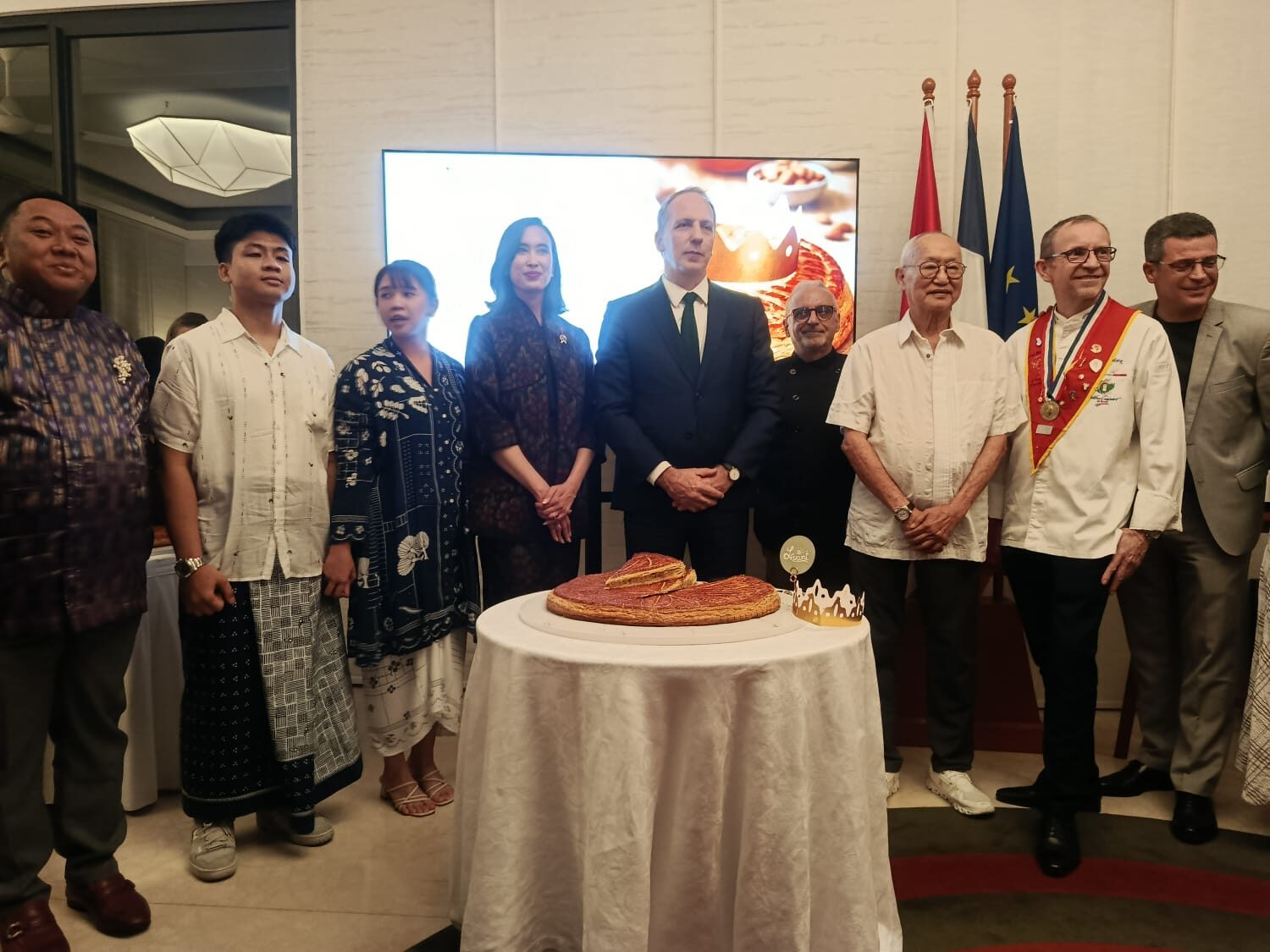 Siapa Dapat La FÃƒÂ¨ve Jadi Raja! Klub Galette des Rois di Resmikan Y.M. Fabien Penone, Perkenalkan Tradisi Awal Tahun Perancis