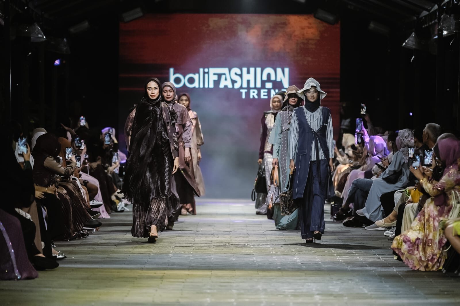 Runway di Ubud, Vibes Global! Bali Fashion Trend 2025 Jadi Magnet Fashion Dunia