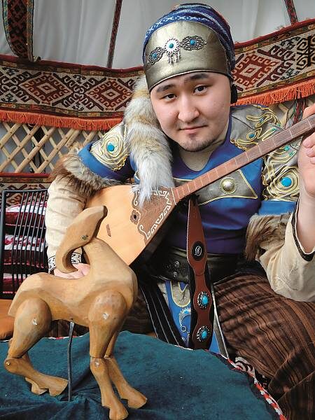 Orteke, Seni Pertunjukan Tradisional Kazakhstan yang Memadukan Musik dan Boneka Mekanik