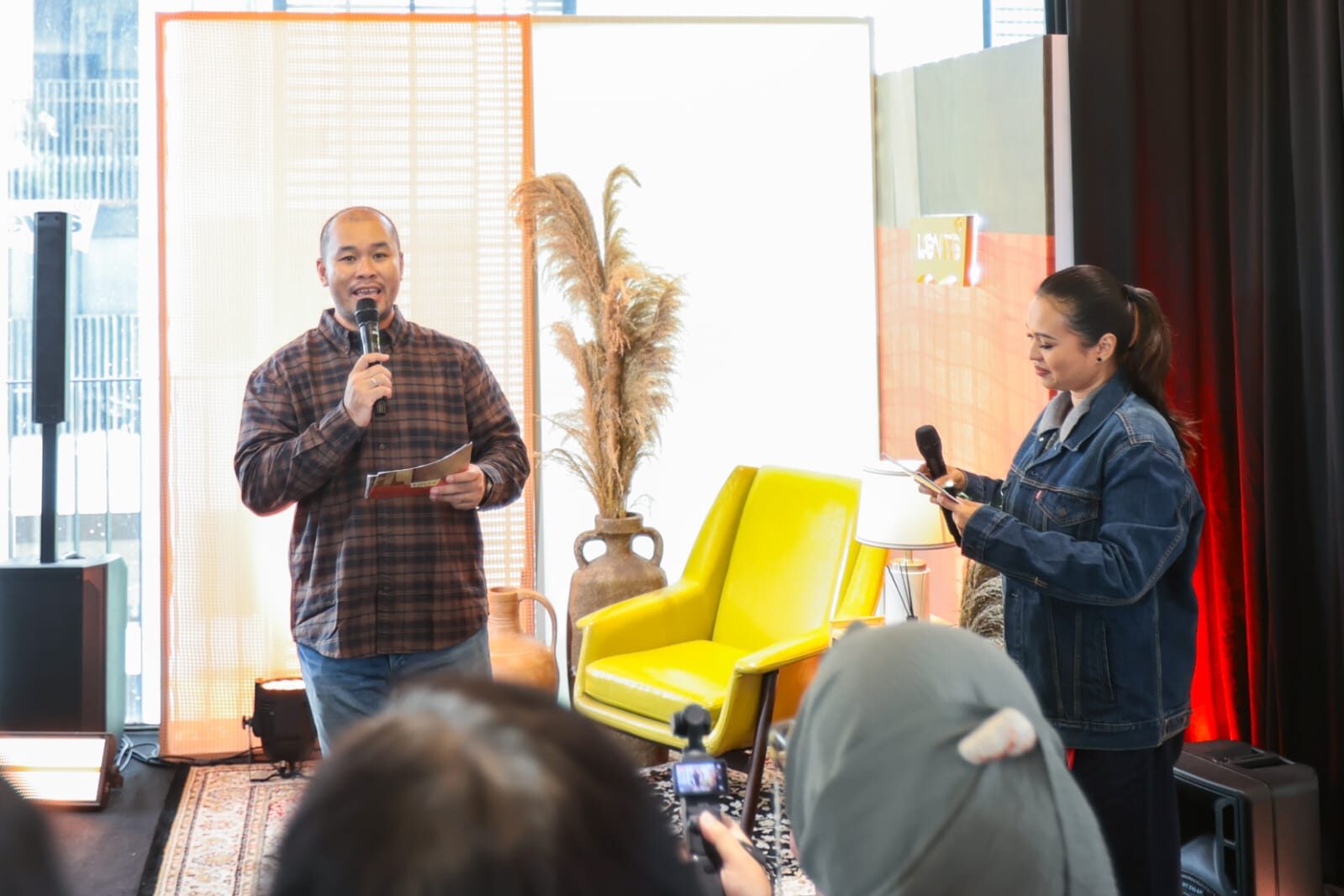Denim + Modest Look = Kombinasi Fashion Ramadan 2026 yang Lagi Naik Daun