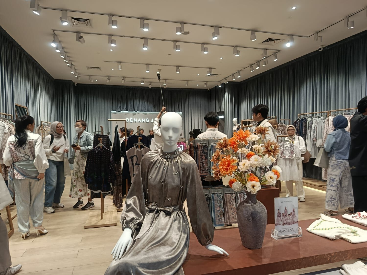 Benang Jarum Hadirkan Raya Pop-Up Store di Kota Kasablanka, Destinasi Baru Belanja Busana Lebaran untuk Urbie’s
