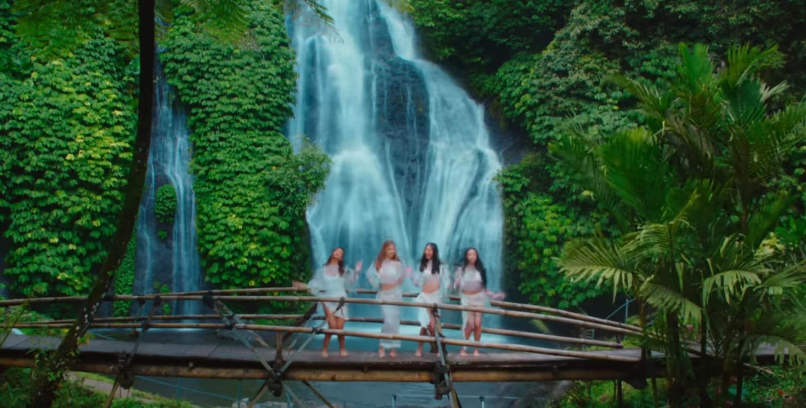Urbie’s! Ramai Disebut Knetz “Nggak Modal”, MV “Shoot” No Na Justru Punya Pesan Estetika yang Dalam