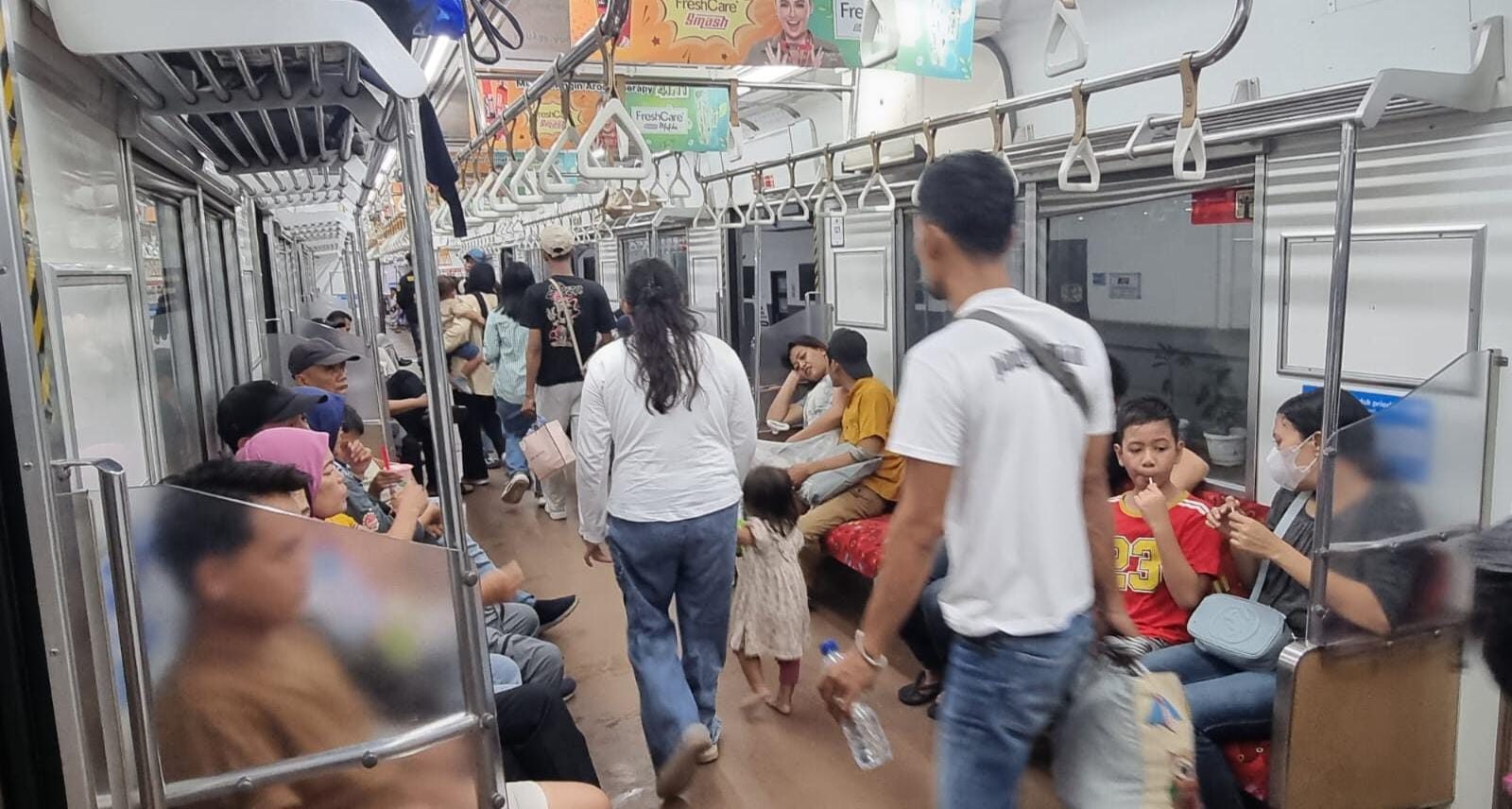 Naik KRL Saat Magrib? Ini Panduan Buka Puasa di Commuter Line Selama Ramadan