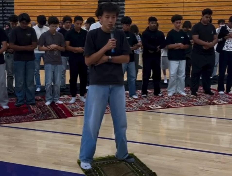 Mustaqeem, Remaja Kalcer di AS yang Viral Usai Jadi Imam Salat Jumat di Sekolahnya