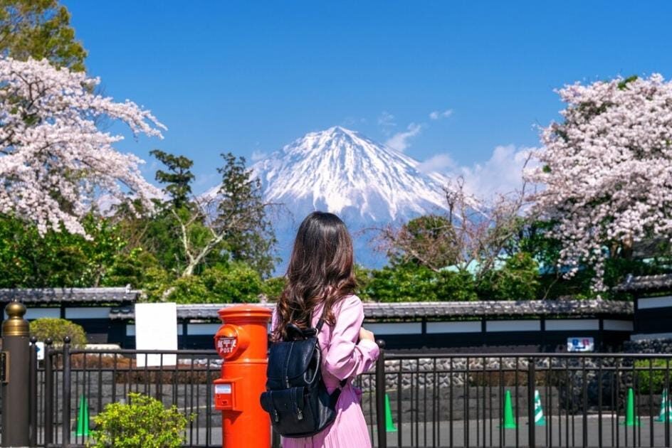 Survei Ungkap Jepang Peringkat Pertama Destinasi Solo Travel 2026 dan Tren Slow Travel Kian Populer