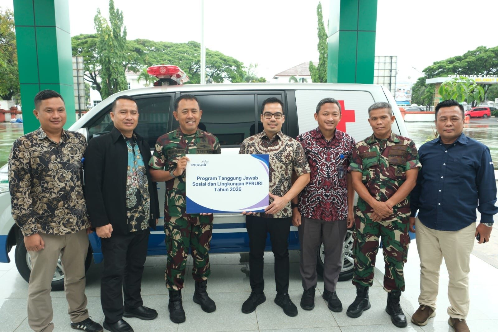 PERURI Serahkan Bantuan Ambulans kepada Kodim 0604/Karawang di Hari Pertama Ramadan 2026