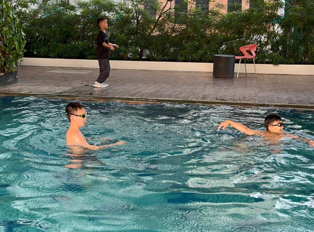 Kolam Renang Harper MT Haryono Jakarta