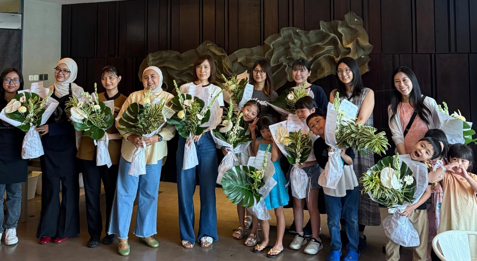 Rayakan International Women’s Day, Ascott Waterplace Surabaya Gelar Tropical Flower Arrangement Workshop