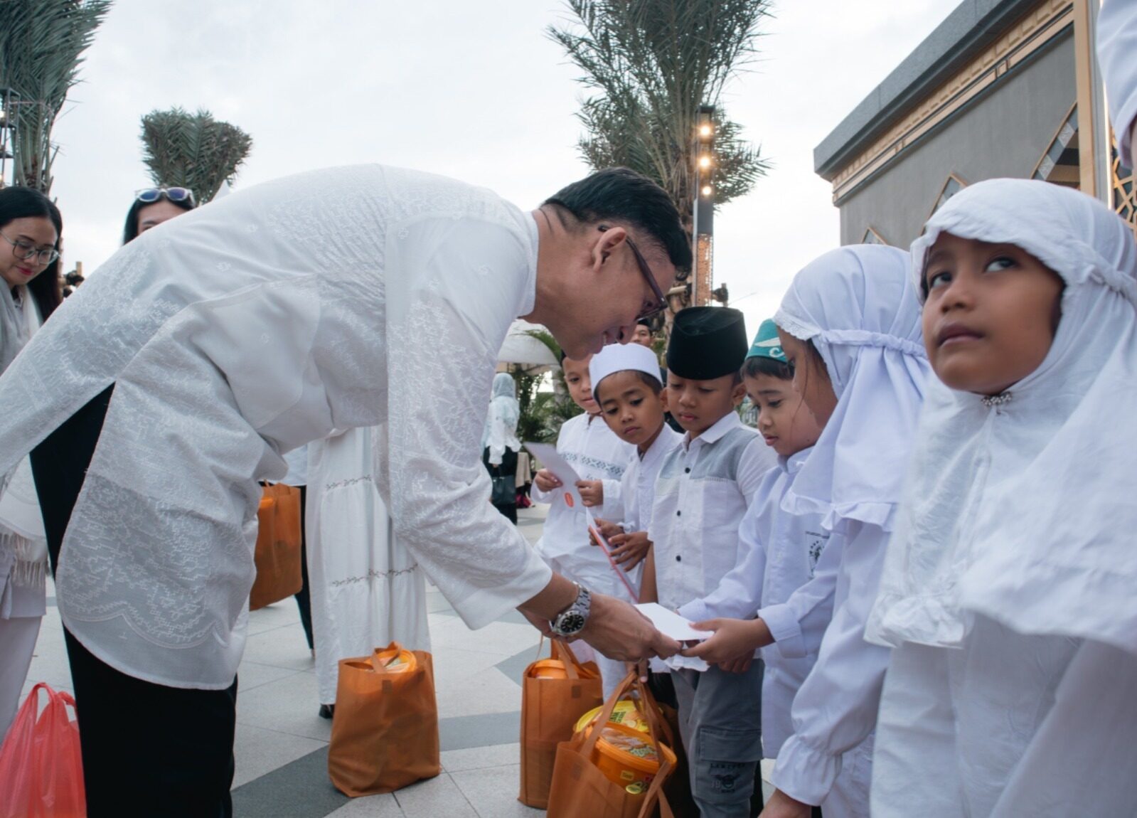 HARRIS Puri Mansion Jakarta dan Oakwood PIK Jakarta Rayakan Kebersamaan Ramadan Bersama Anak Yatim