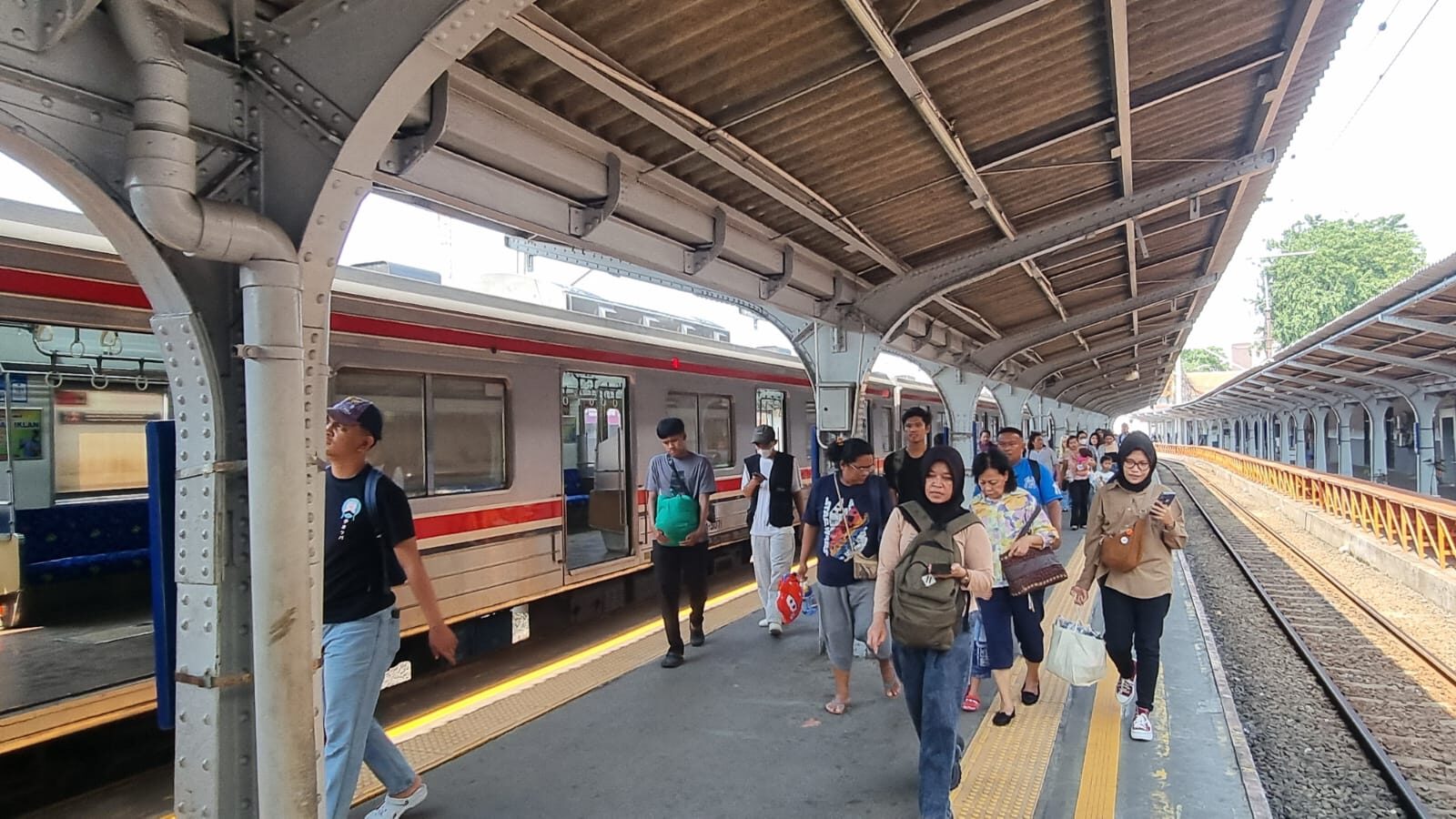 Usai Cuti Bersama, Pengguna Commuter Line Kembali di Dominasi Pengguna Harian