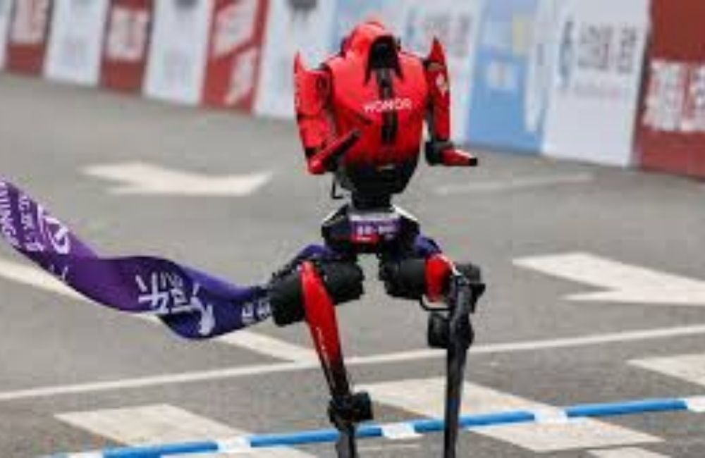 Robot Kalahkan Manusia! HONOR Sapu Bersih Podium Half-Marathon Humanoid Beijing 2026
