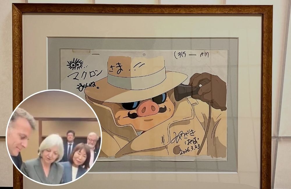 Emmanuel Macron Terima Production Cel Porco Rosso dari Hayao Miyazaki