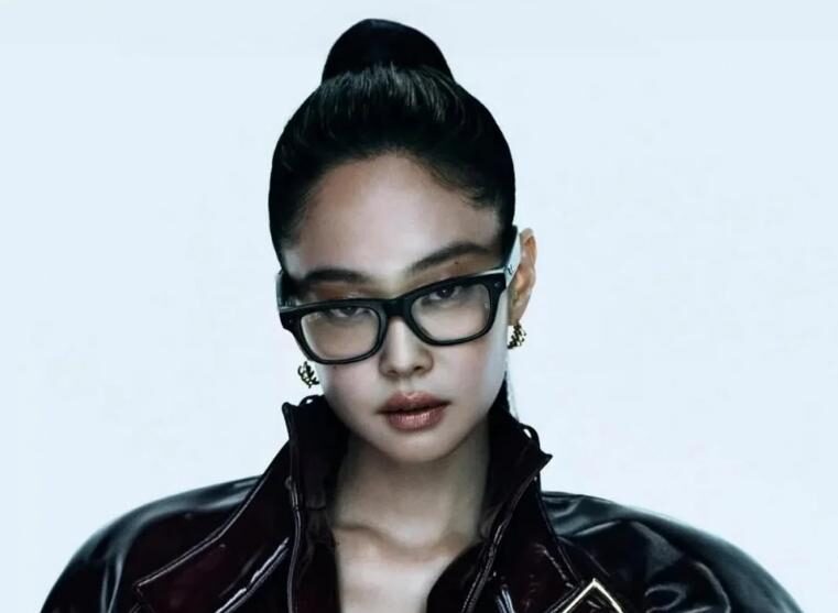 Jennie Jadi Global Ambassador Ray-Ban, Bawa Energi Street Style ke Brand Legendaris