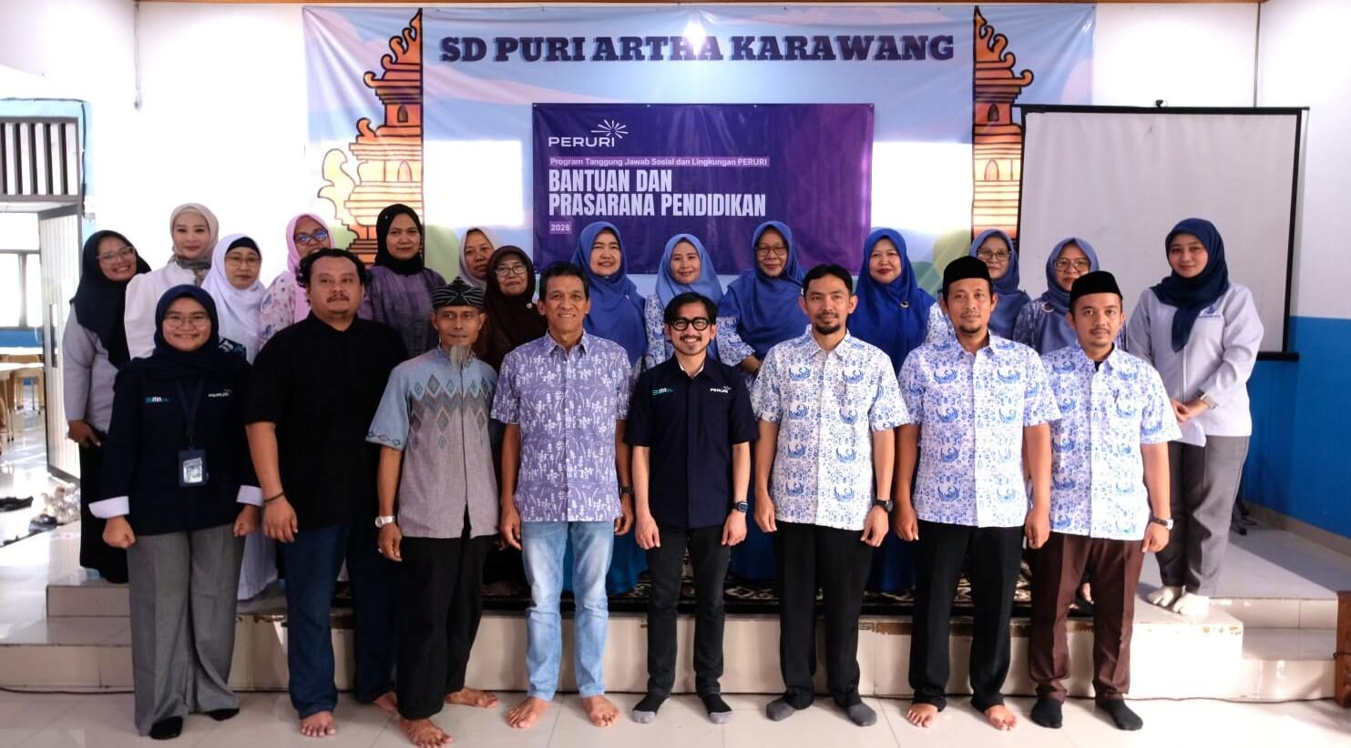 Wujudkan Sekolah Nyaman, PERURI Salurkan Bantuan Pendidikan di Telukjambe