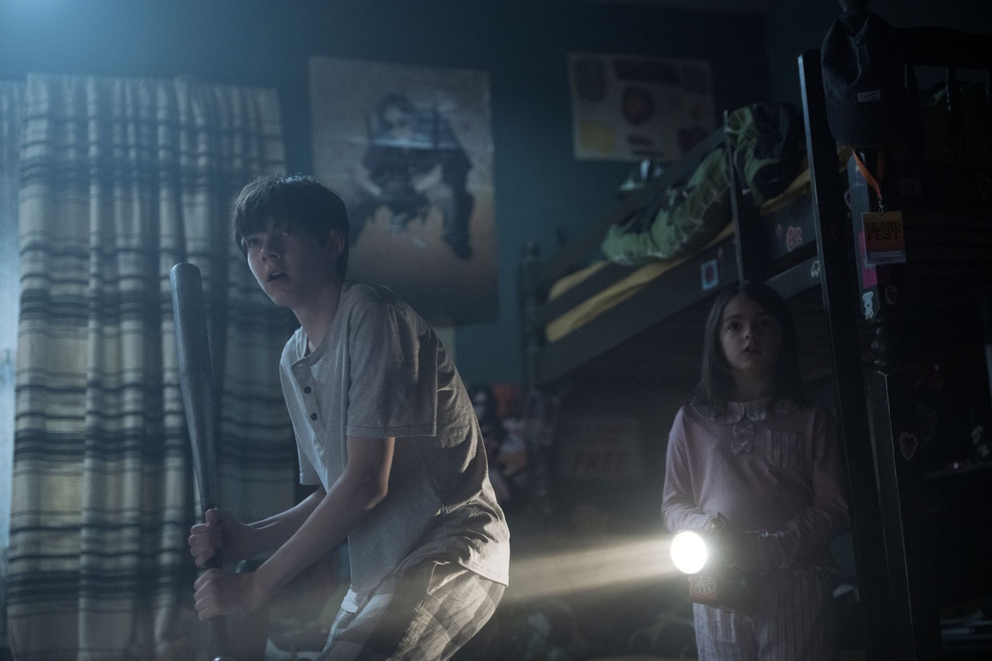Film Lee Cronin’s The Mummy (2026), bukan hanya menghadirkan horor visual, tetapi juga teror psikologis yang perlahan menghancurkan. (Foto: Dok. Warner Bros)