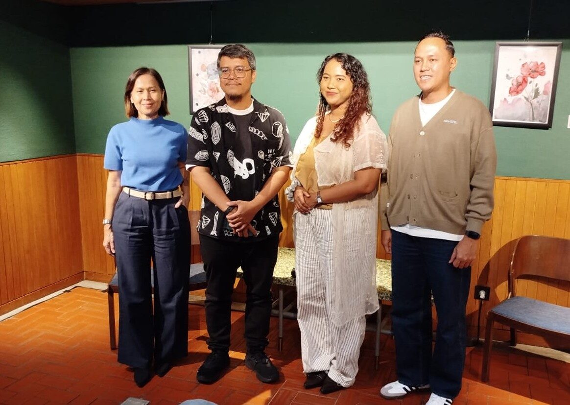 Mulai 10 April 2026 hingga 12 Juli 2026, ruang Artspace di G Floor ARTOTEL Casa Kuningan akan disulap menjadi lanskap penuh warna lewat pameran tunggal bertajuk “Whispers in Bloom: A Private Floral Affair” karya seniman cat air, Puti Mustika. (Foto: Urbanvibes/R Indriani)