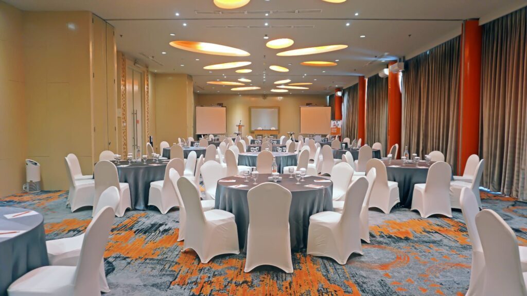 Healing Sambil Kerja: Rekomendasi Tempat Gathering Kantor di Sentul dengan Paket Meeting Anti-Pusing. Foto: HARRIS Hotel Sentul City Bogor