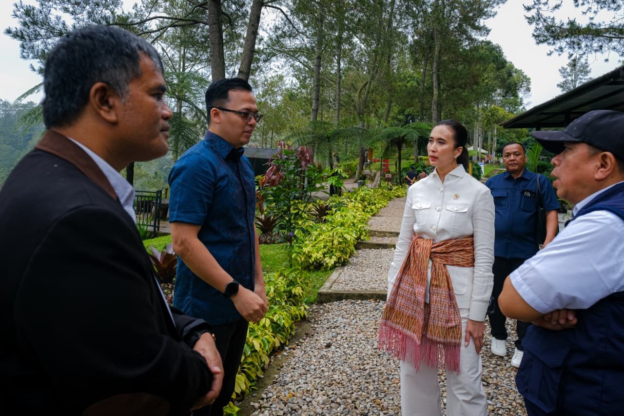 Percepat Pengembangan Danau Toba, Menpar Tekankan Sinkronisasi Master Plan