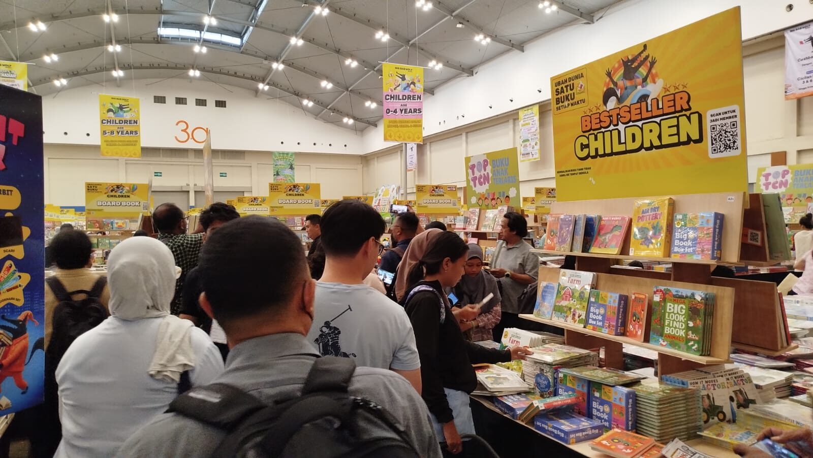 Berburu Buku Tengah Malam di BBW Jakarta 2026: 24 Jam Nonstop, Diskon hingga 90%, dan 1.000 Buku Gratis Setiap Hari