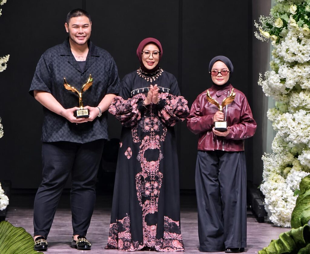 Pemberian Penghargaan Kepada Ivan Gunawan & Nabila Misha