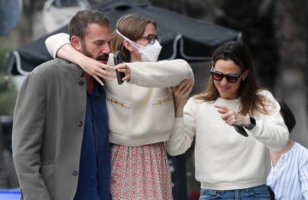 Jennifer Garner dan Ben Affleck Kompak Dampingi Violet ke Klinik, Bukti Co-Parenting Mereka Masih Solid