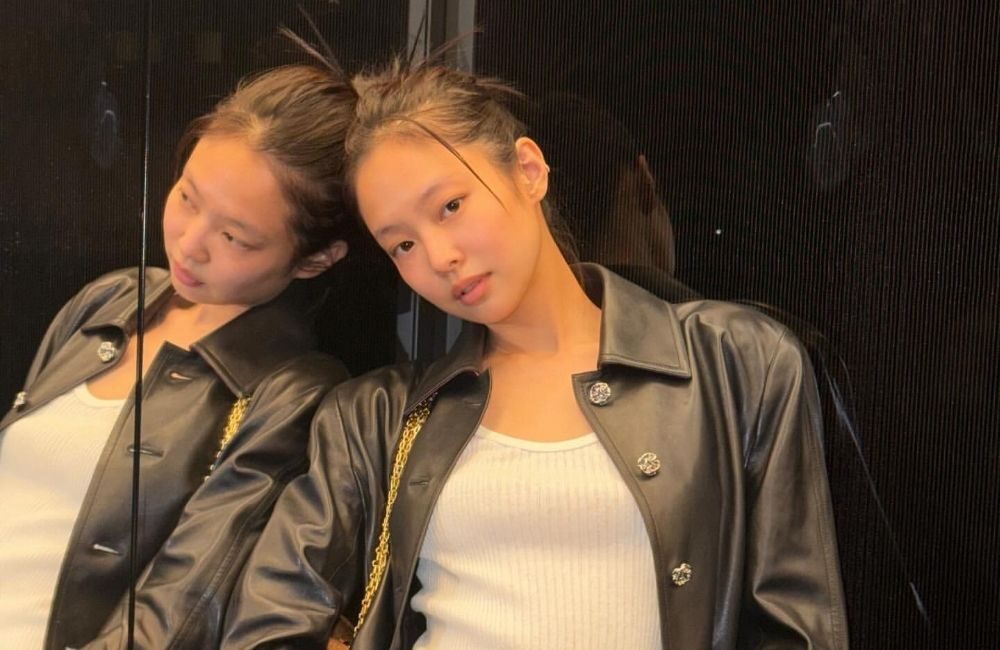 Mirror Selfie Jennie BLACKPINK Viral, Netizen Soroti Perbedaan Wajah di Pantulan Kaca
