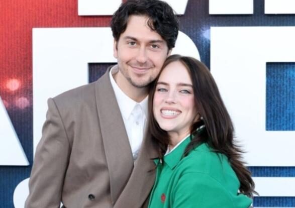 Romantis! Billie Eilish dan Nat Wolff Go Public di Premiere Film Konser Terbaru