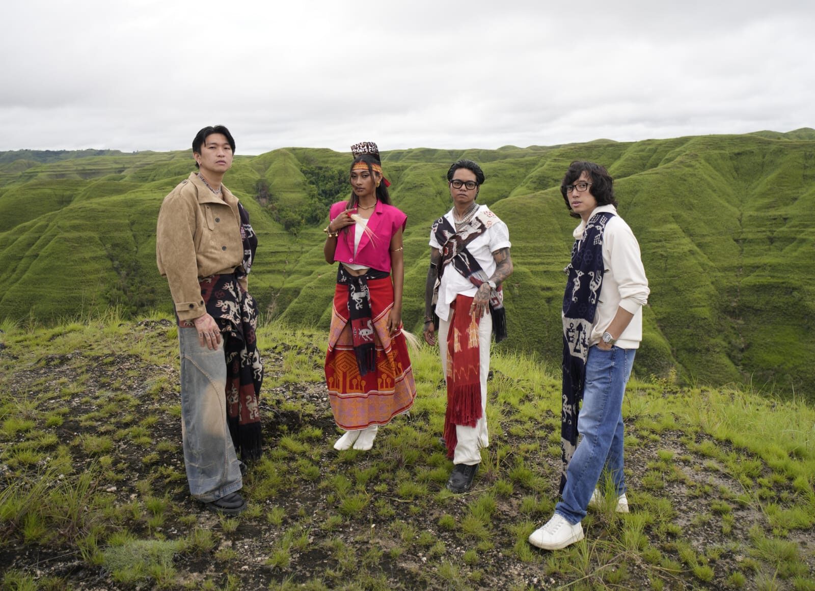 Weird Genius dan Novia Bachmid Satukan Musik EDM dengan Nuansa Tradisional Sumba di “Your Side”