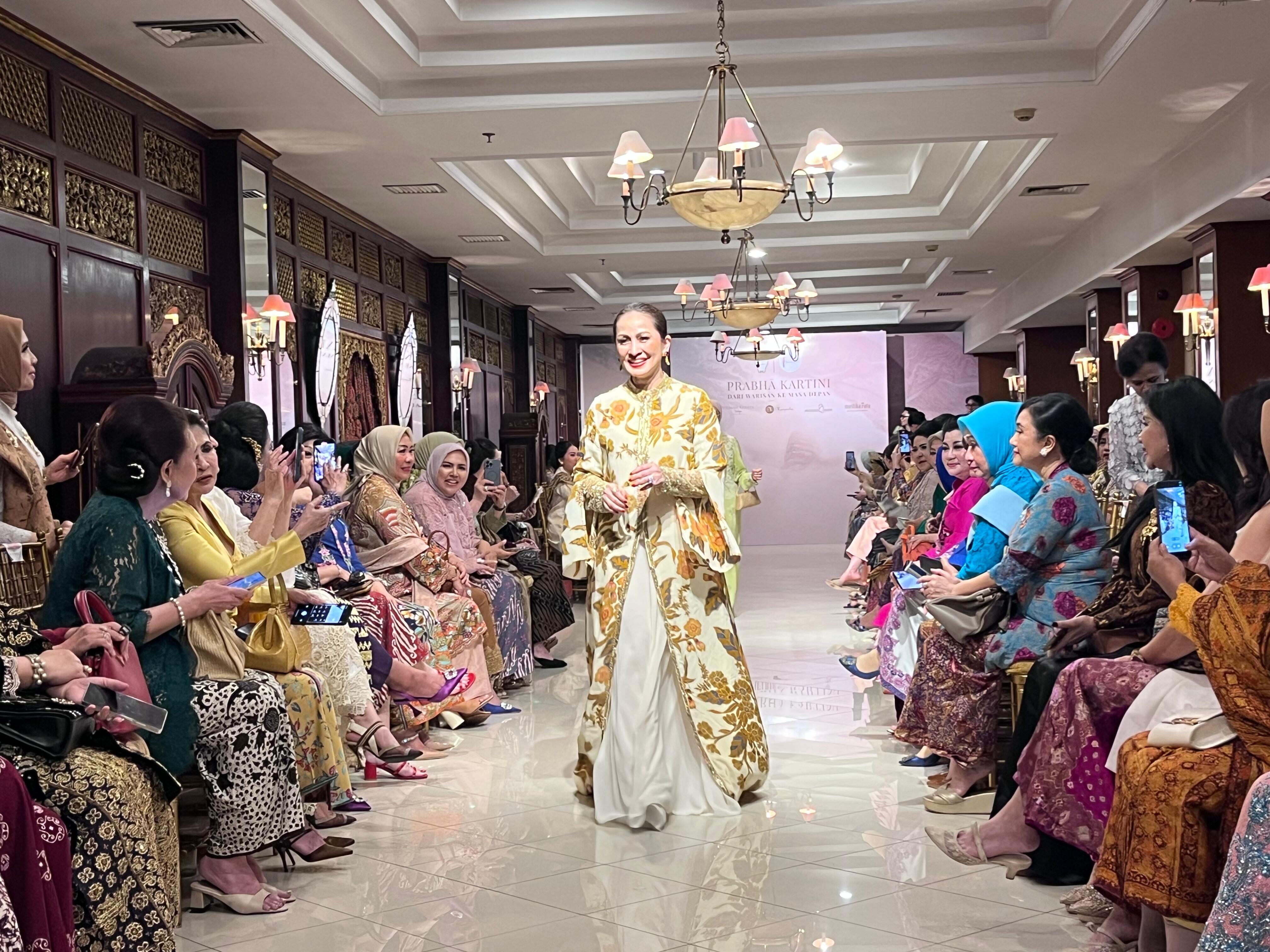 Cahaya Kartini dalam Balutan Kebaya Modern