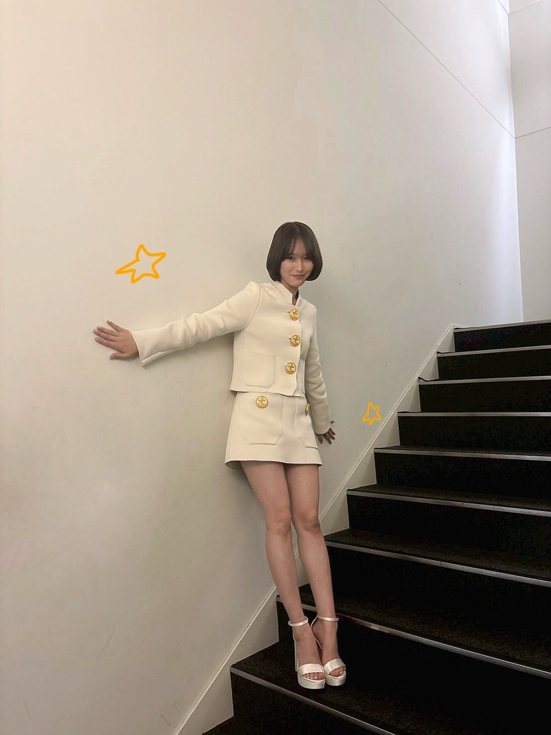 Sara Minami Jadi Sorotan di Premiere Magical Secret Tour, Rok Mini-nya Bikin Netizen Jepang Heboh