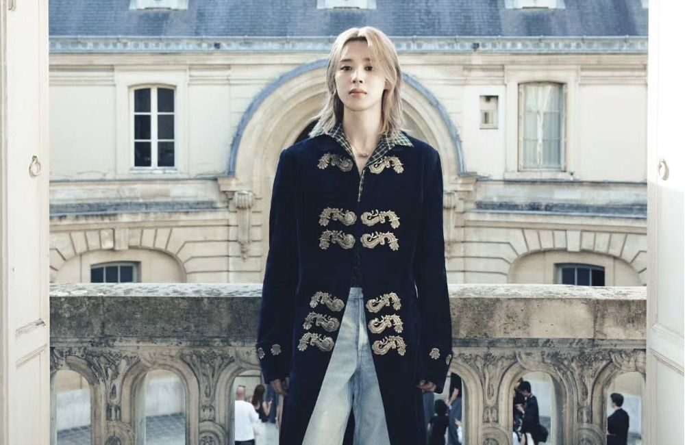Jimin BTS Jadi Sorotan di Dior! Busana Bergaya Abad ke-18 Ini Bikin Penampilannya Disebut Bak Bangsawan