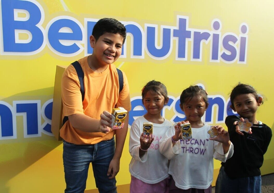 Penyanyi Cilik Prince Poetiray hadir untuk mengajak anak-anak berani tampil melalui penampilan spesial dan pengalaman interaktif di Slurp & Shine, area Car Free Day, Dukuh Atas, Jl. Jend. Sudirman, Jakarta, Minggu (28/6/2026). (Foto: Dok. Bebelac)
