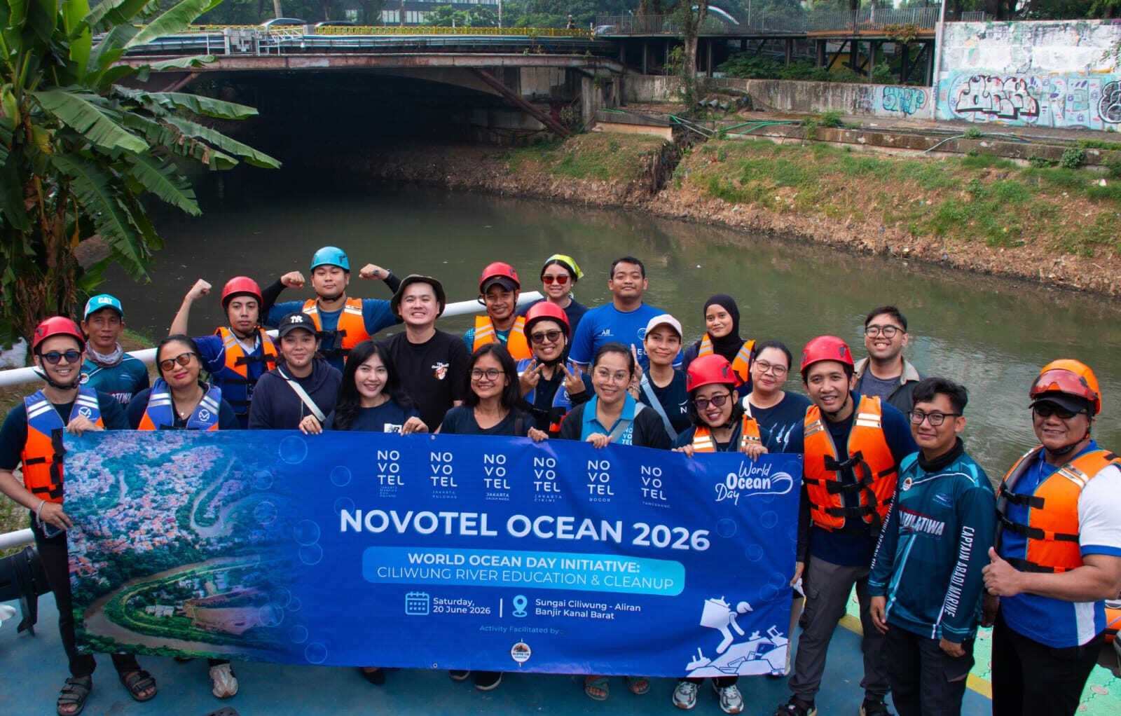 Novotel Greater Jakarta Rayakan World Ocean Day dengan Edukasi dan Aksi Bersih Sungai Ciliwung