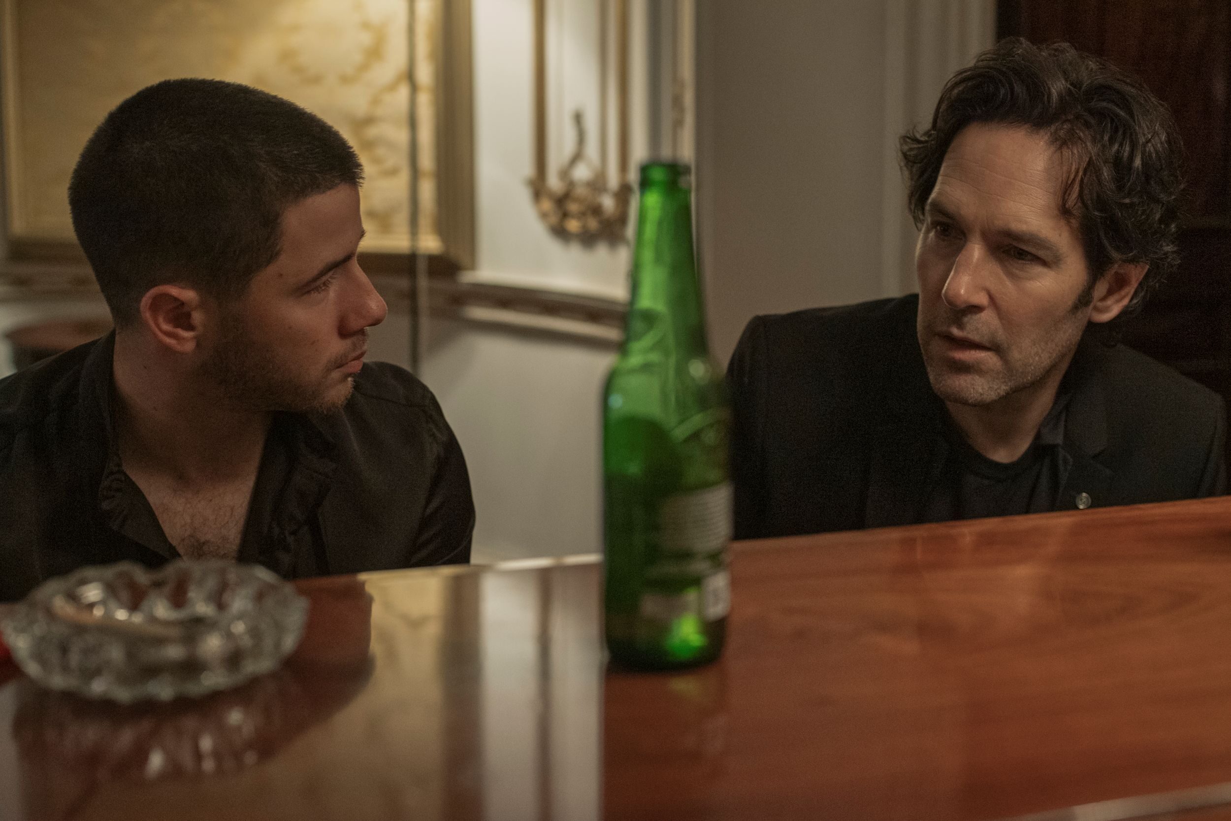 Salah satu adegan Paul Rudd dan Nick Jonas di Film Power Ballad (2026). (Lionsgate)