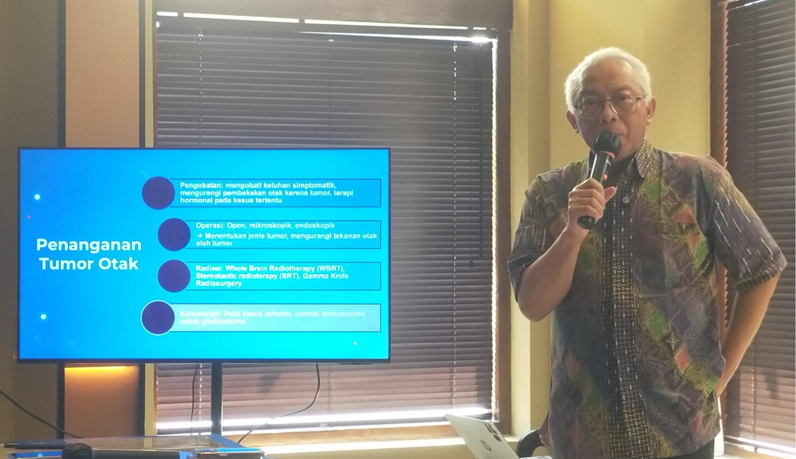 Dokter Spesialis Bedah Saraf RS Premier Bintaro, dr. Moch. Evodia Slamet R, Sp.BS, mengajak masyarakat untuk lebih mengenali gejala tumor otak dan pentingnya melakukan pemeriksaan sejak dini. (Foto: Urbanvibes/R Indriani)