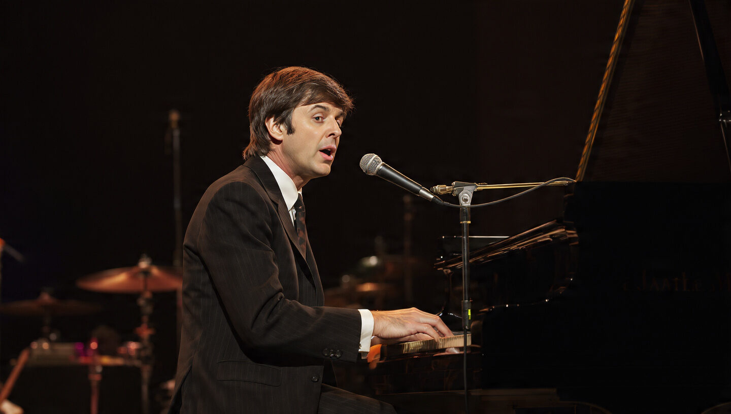 Bukan Sekadar Legenda, Ini Deretan Rekor Gila Paul McCartney yang Belum Bisa Disentuh Musisi Mana Pun