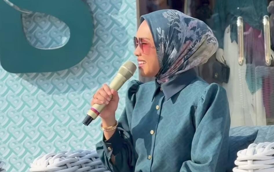 CEO Buttonscarves, Linda Anggrea