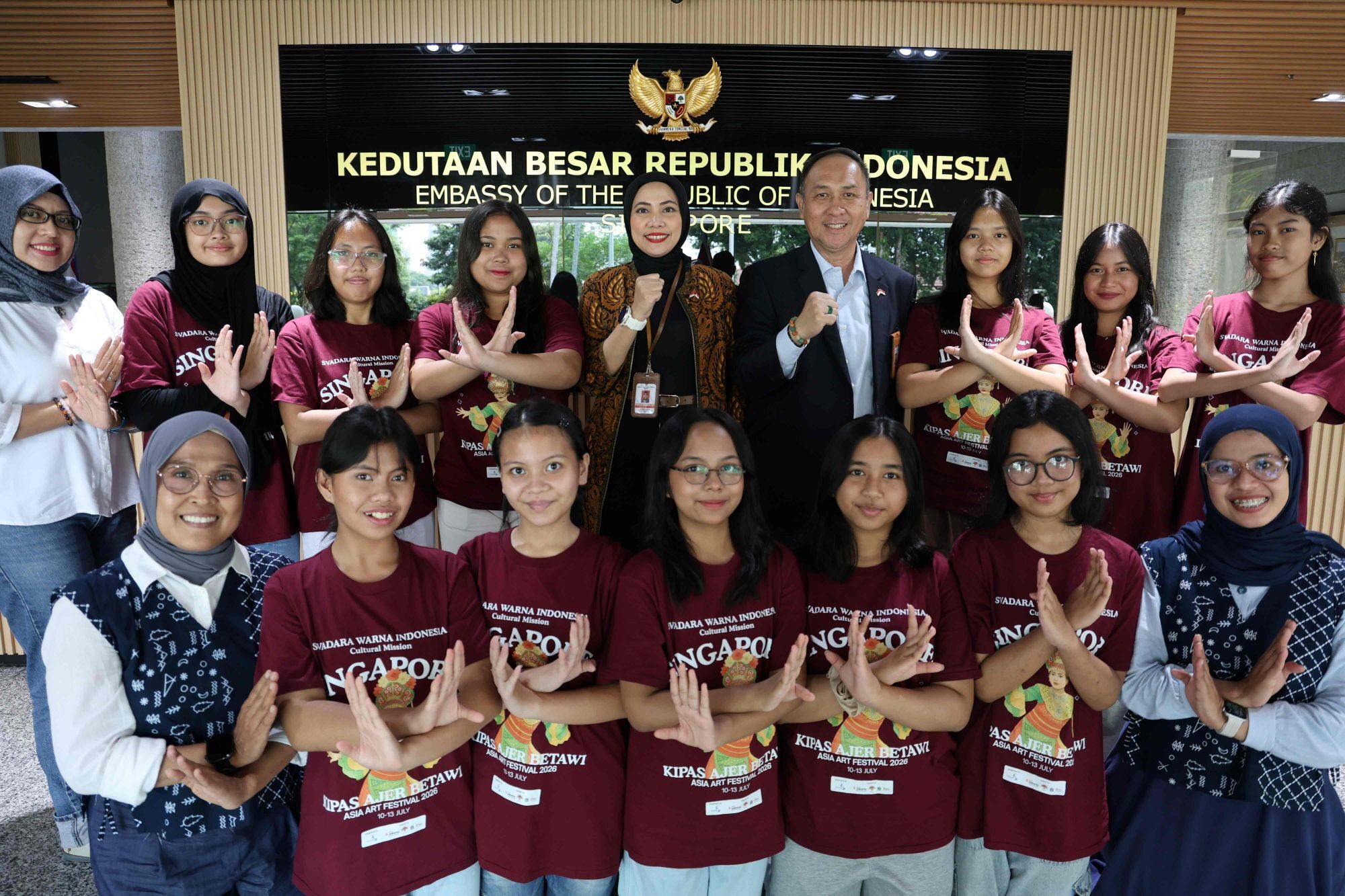 Delegasi Svadara Warna Indonesia melakukan audiensi dengan KBRI Singapura sebagai bagian dari rangkaian misi budaya untuk memperkuat jejaring dan kolaborasi seni di tingkat internasional. (Foto: Istimewa)