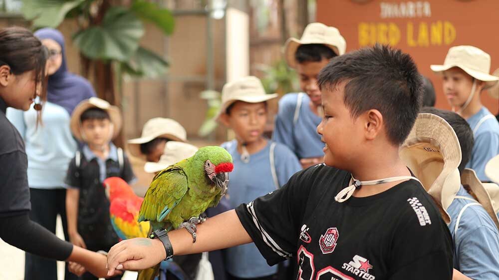 Rayakan Hari Anak Nasional, All Sedayu Hotel Kelapa Gading Ajak Anak Panti Belajar di Birdland Ancol dan Berbagi Kebahagiaan