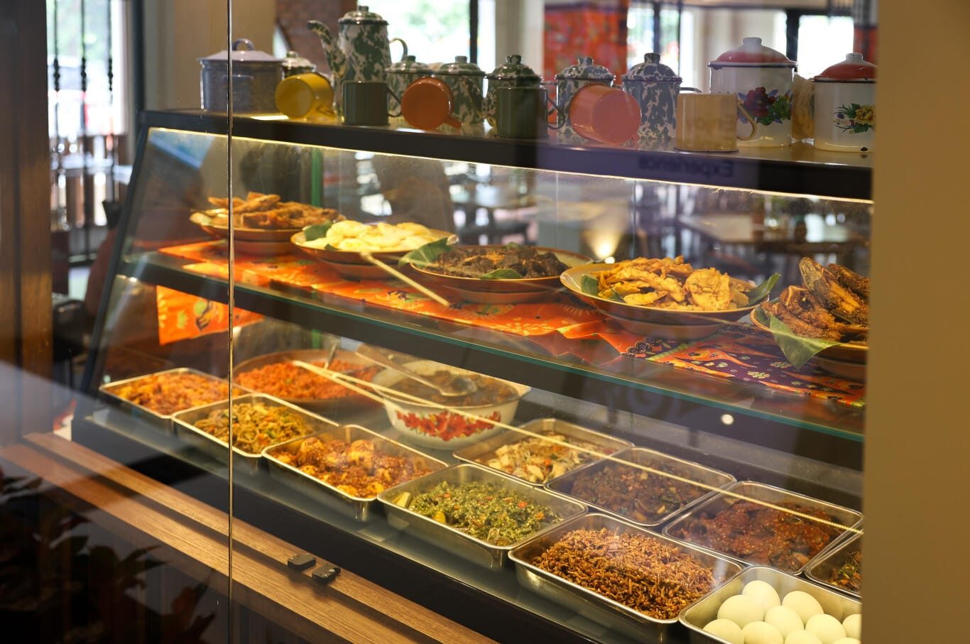 THE 1O1 Jakarta Sedayu Darmawangsa Hadirkan Pop Up Warung Jaksel untuk Rayakan HUT ke-499 Jakarta
