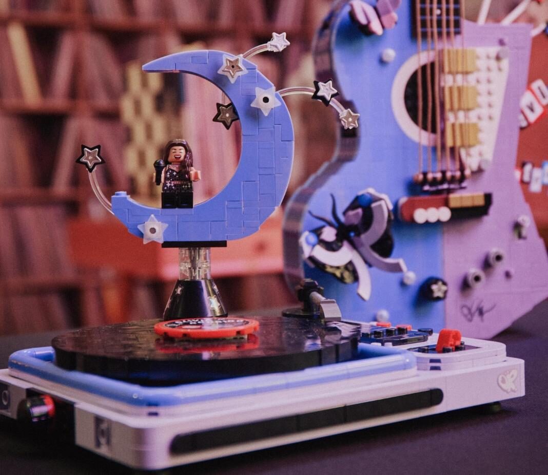 Olivia Rodrigo dan LEGO Berkolaborasi, Hadirkan Set Koleksi yang Terinspirasi dari Perjalanan Musiknya